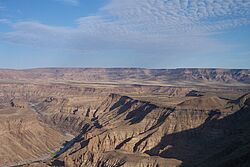 Blick in den Fish River Canyon, mit einer tiefe von 550 meter der größte Canyon in Namibia und ganz Afrika.