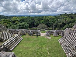 Belize Caracol Maya Ruinen Blick von der Caana Pyramide