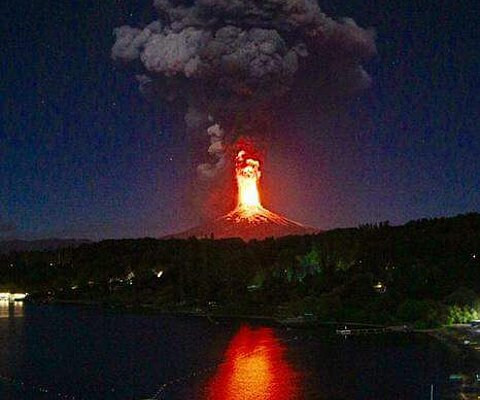Ausbruch des Villarica Vulkans im März 2015