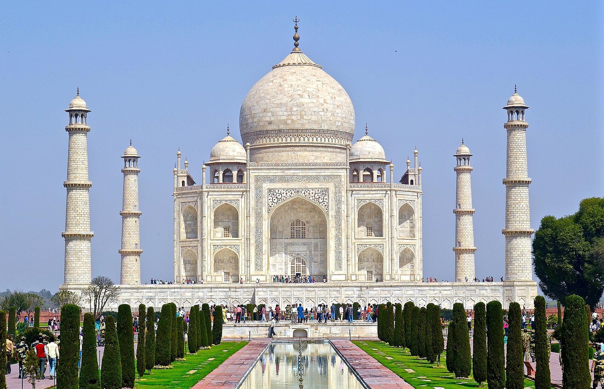 Der weiße Taj Mahal in Agra