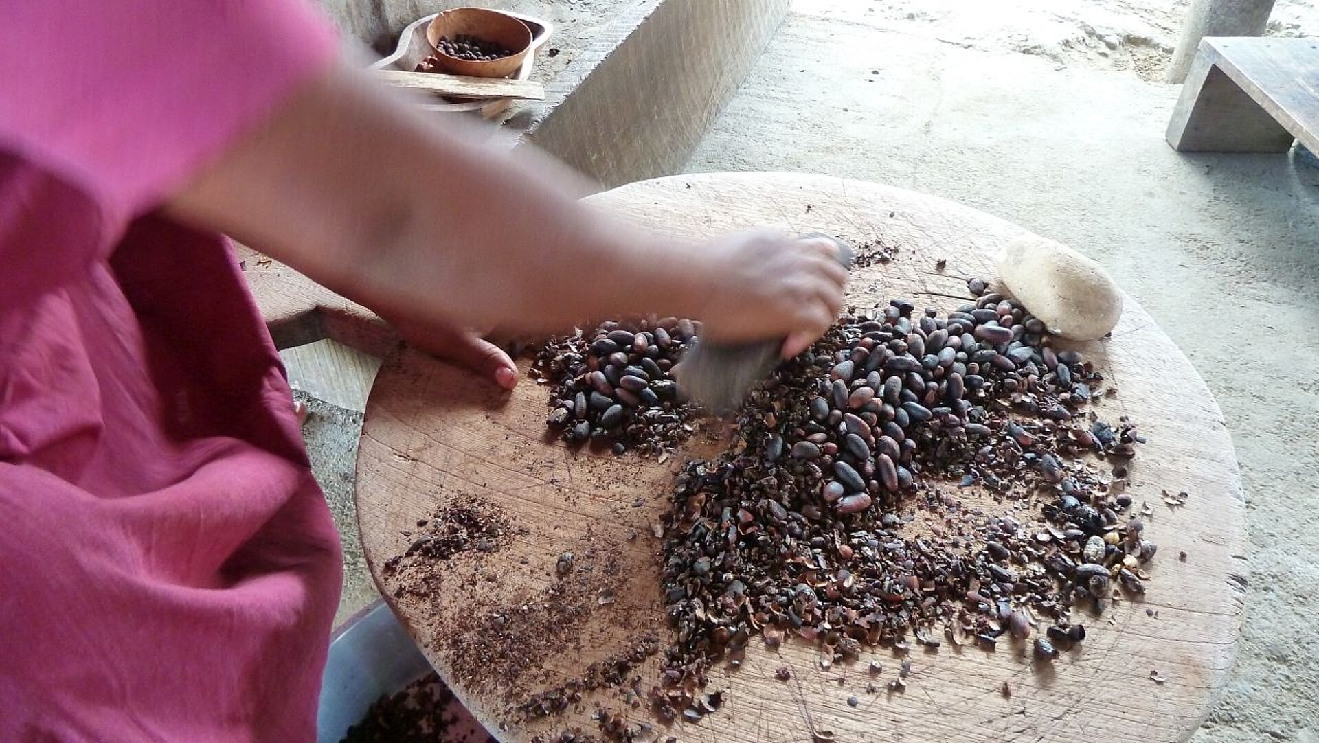 Erleben Sie im Rahmen Ihrer TAKE OFF Erlebnisreise, wie die Maya in Belize aus Cacao-Bohnen Schokolade herstellten.