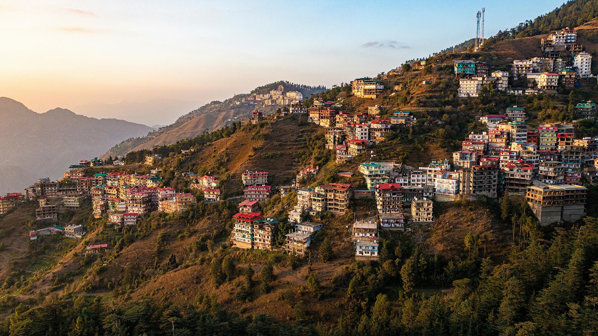Stadt Shimla bei Sonnenuntergang