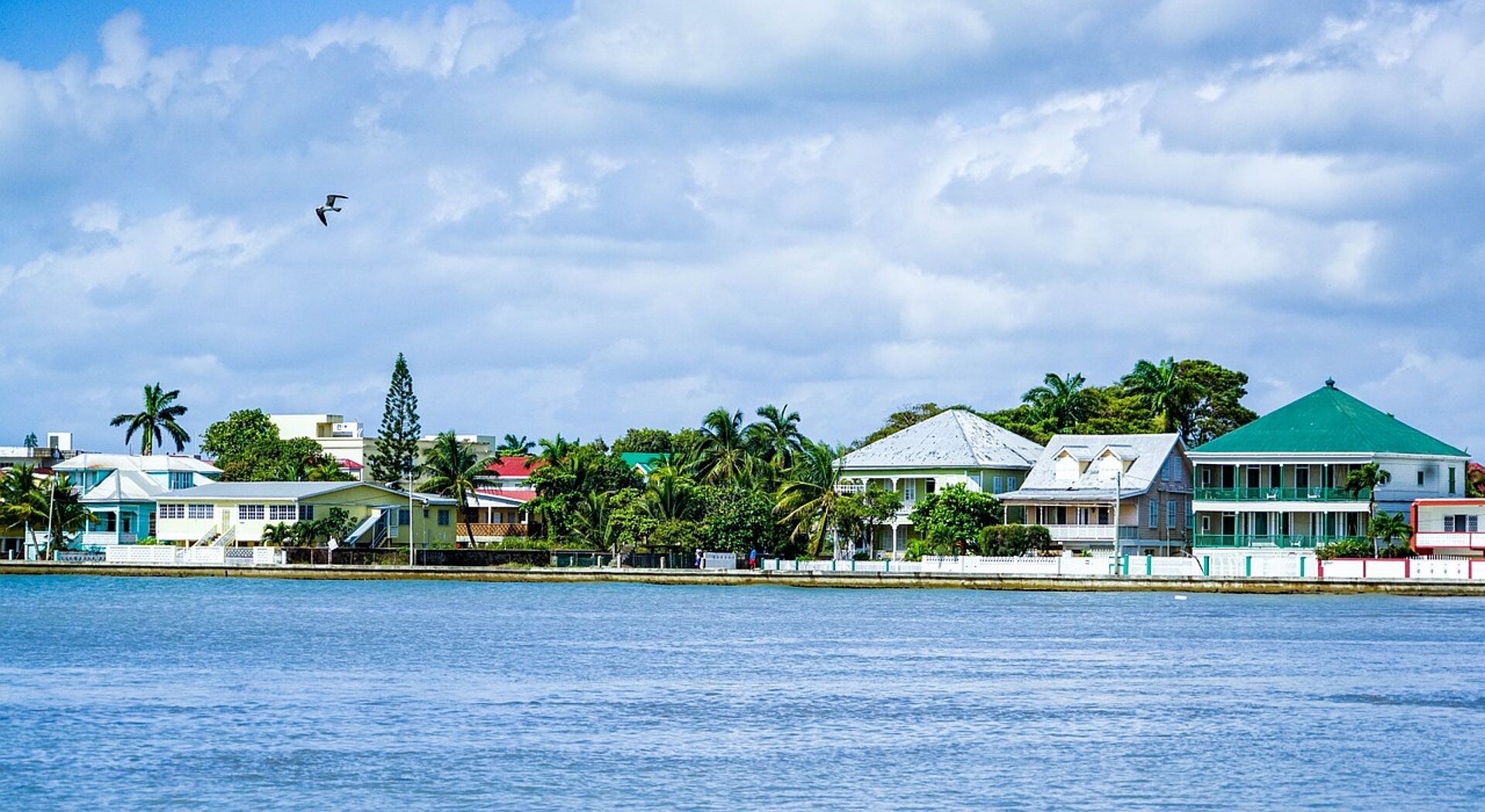 Blick auf Belize City vom Wasser aus