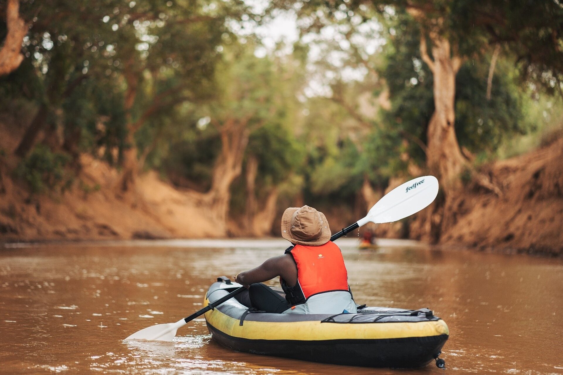 Kajak fahren auf dem Ewaso Nyiro Fluss in Kenia