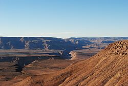 Blick in den Fish River Canyon, mit einer tiefe von 550 meter der größte Canyon in Namibia und ganz Afrika.