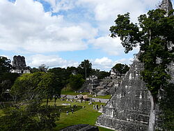 Maya-Stätte im Dschungel