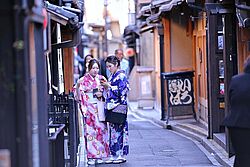 Japanerinnen in Kimonos