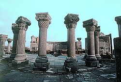 Historische Ruinen und Säulen