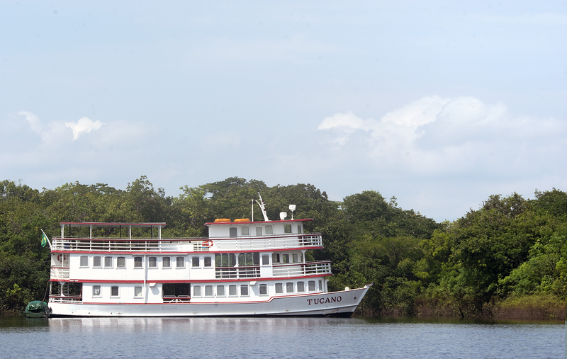 Amazonas mit der Tucano