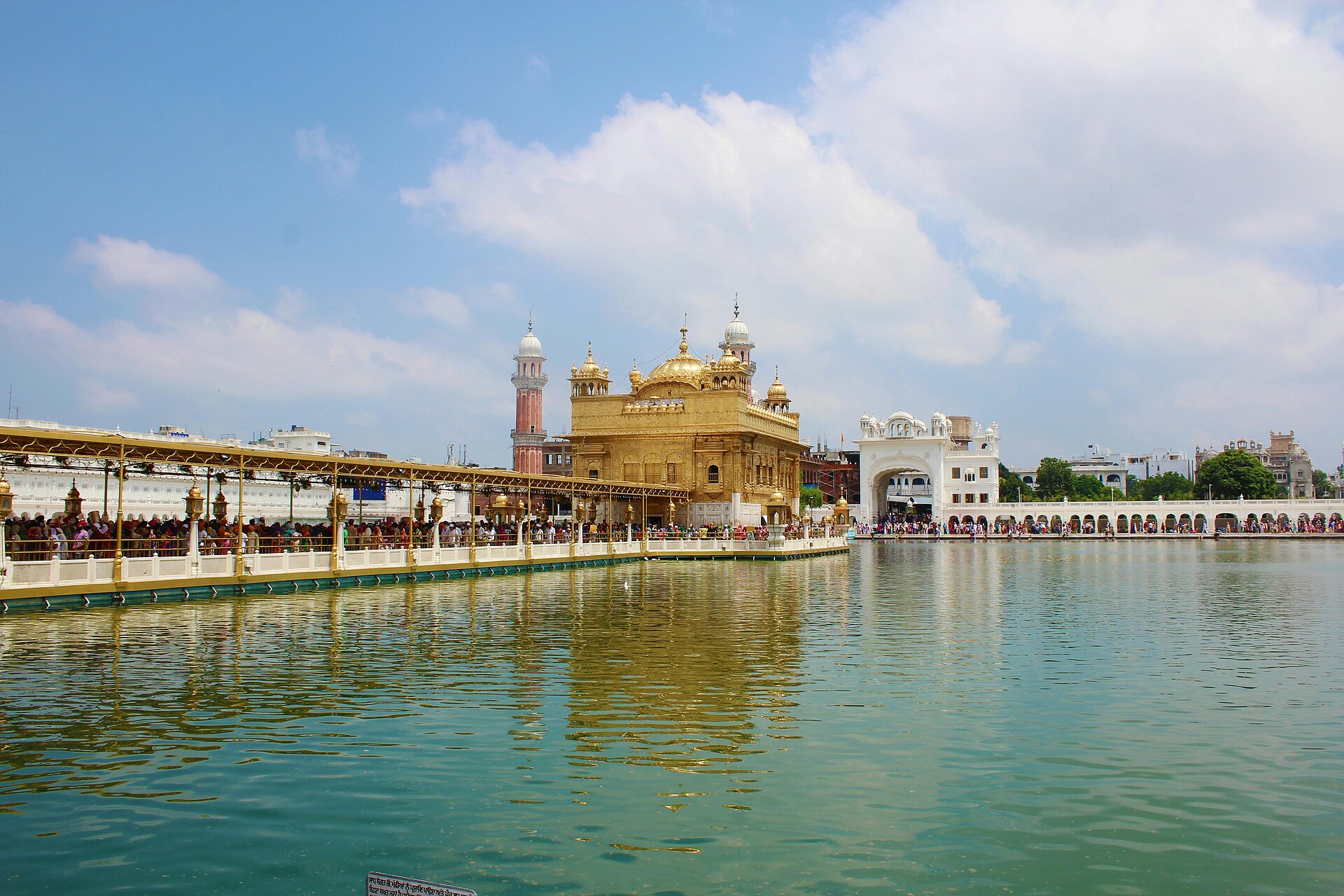 Der Harmandir Sahib, auch bekannt als Goldener Tempel, in Amritsar