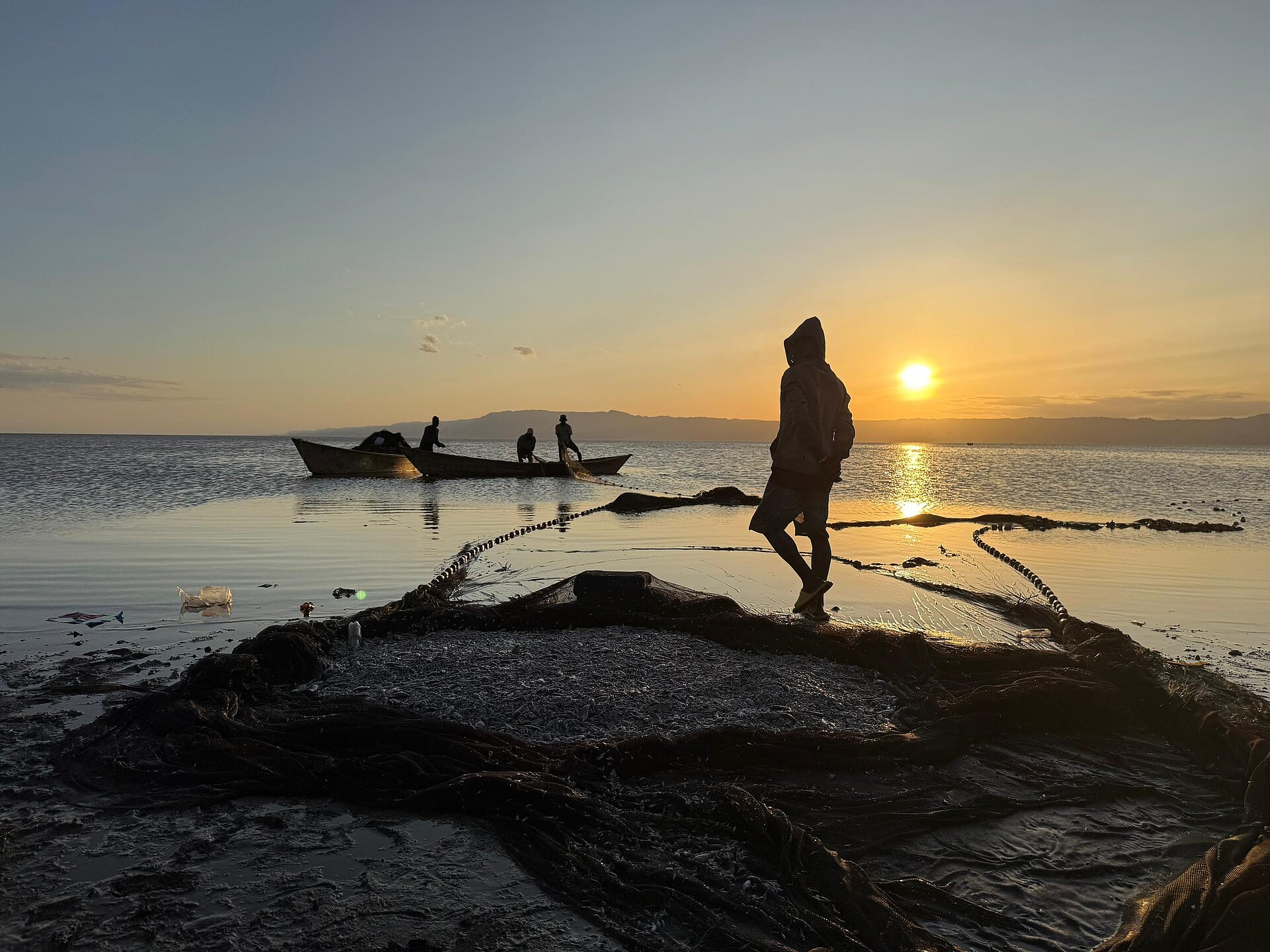 Sonnenuntergang am Lake Eyasi mit Fischern