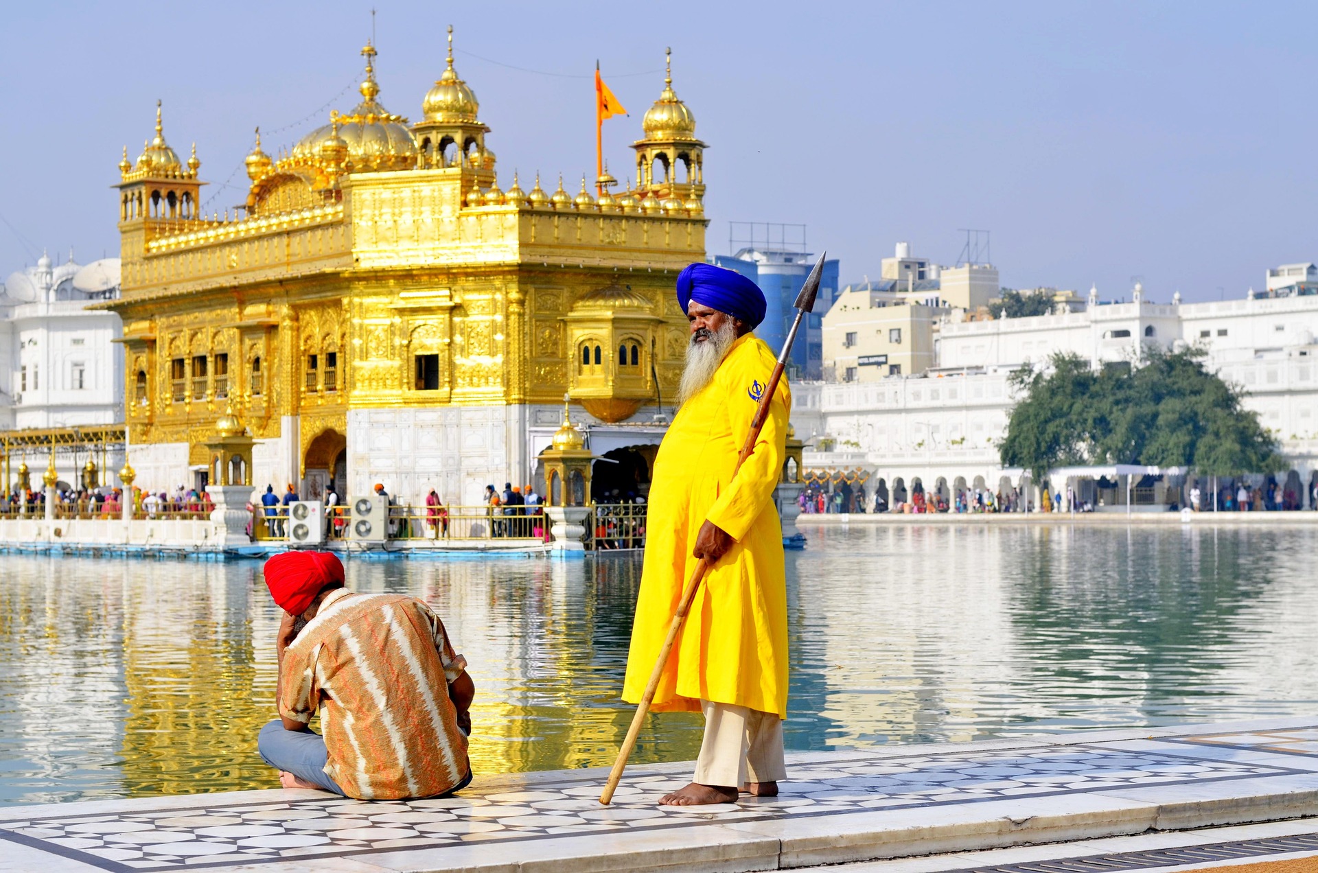 Einheimische Sikhs aus Punjab vor dem Goldenen Tempel