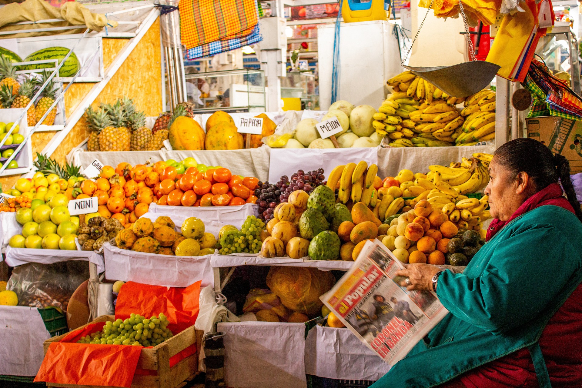 Obststand auf zentralem Markt San Pedro in Cuzco